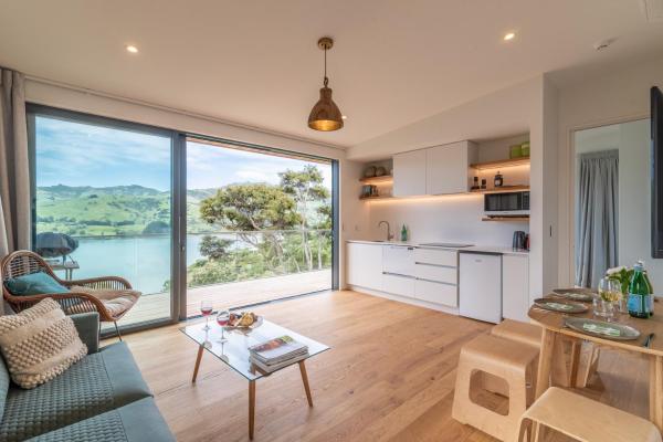 Treetop Retreat - Takamatua Holiday Home, Забронировать Дом для отпуска Отели региона Кентербери с парковкой, Парковка