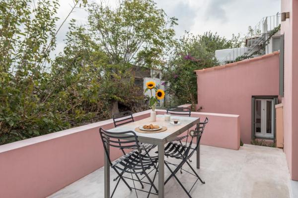 Anafiotika hideaway acropolis Athens by Cycladica, Забронировать Дом для отпуска Виллы Афин, Вилла