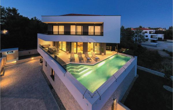 Awesome Home In Biograd Na Moru, Забронировать Дом для отпуска Биоград-на-Мору Задарская жупания