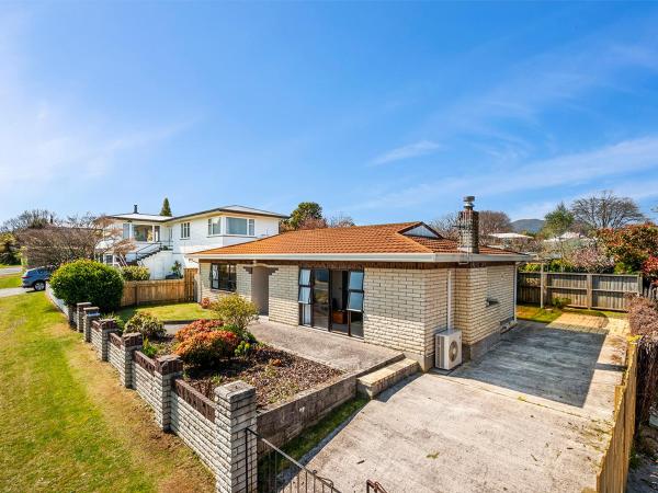 Heathcote Cottage - Taupo Holiday Home, Забронировать Дом для отпуска Таупо Lake Taupo