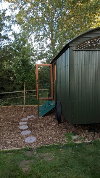Glamping Malvern shepherd hut, Забронировать Кемпинг Кемпинги и глэмпинги Котсуолда, Кемпинг