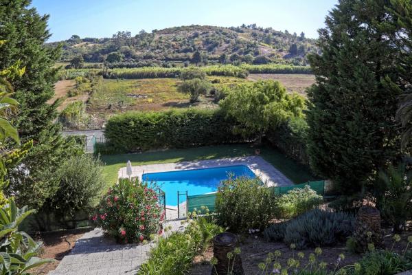 Casa do Vale Paraíso - Piscina e Court de Ténis a 30 min de Lisboa, Забронировать Дом для отпуска  