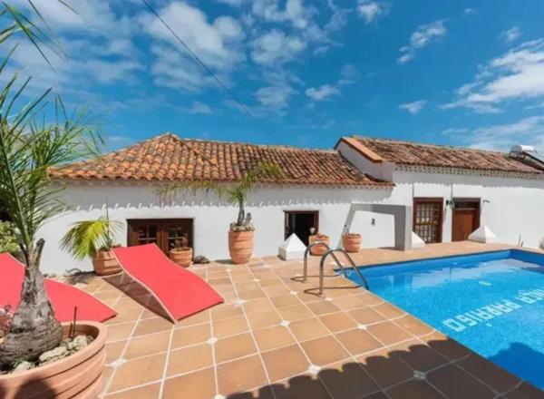 Charming house with shared pool in San Cristóbal de La Laguna, Забронировать Дом для отпуска Виллы Сан-Кристобаль-де-Ла-Лагуны, Вилла
