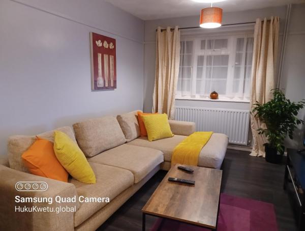 Poynters House - Huku Kwetu Luton & Dunstable - Spacious 2 Bedroom House-Private garden and parking, Забронировать Дом для отпуска Хоутон-Реджис Бедфордшир