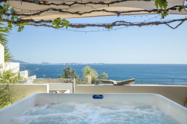 LES SUITES LOVE 3 SPA VUE MER PISCINe