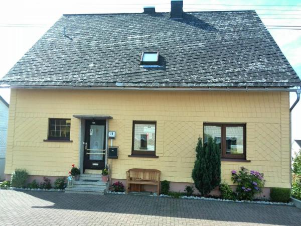Cozy Apartment with Private Garden in Nisterau