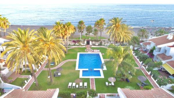Beachfront oasis in Costa del Sol., Забронировать Дом для отпуска Калета-де-Велес Axarquía