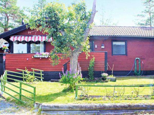 Scenic Lakeside Cottage-By Traum