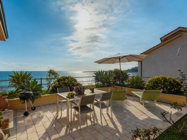 Holiday Home Terrazzo sul Mare by Interhome, Забронировать Дом для отпуска Отели Ривьера-дей-Фьори с парковкой, Парковка