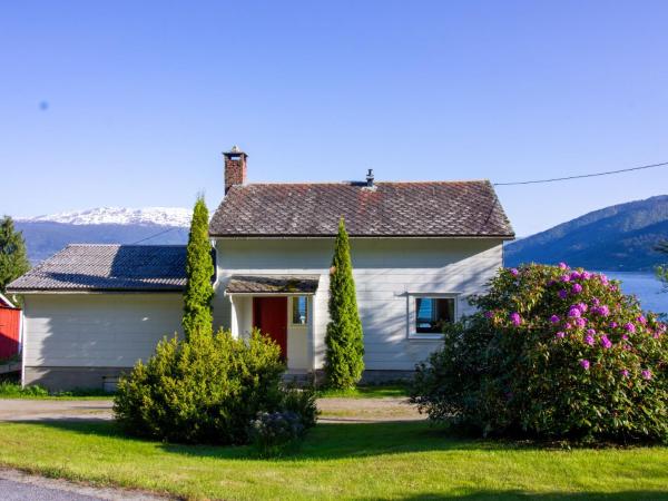 Holiday Home Tantestova by Interhome, Забронировать Дом для отпуска Коттеджи Vestland, Коттедж