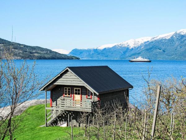 Chalet Hardangerrorbu by Interhome, Забронировать Шале Tjoflot Vestland