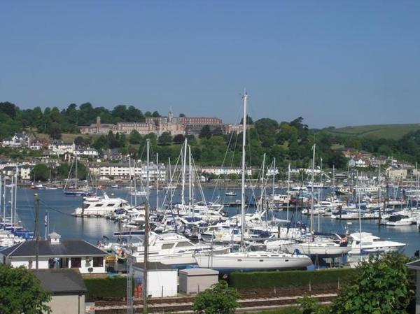 Shipwrights - Views across the Marina and River Dart, perfect bolthole, Забронировать Дом для отпуска Кингсуэар Девон
