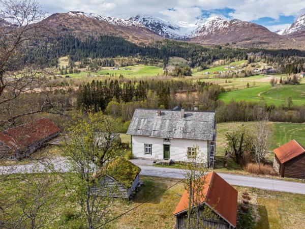 Holiday Home Elvehuset by Interhome, Забронировать Дом для отпуска Холса Vestland