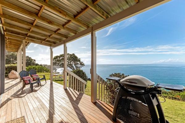 Moeraki with private walkway to Onetangi Beach by Waiheke Unlimited, Забронировать Дом для отпуска Онетанги Остров Уаихеке
