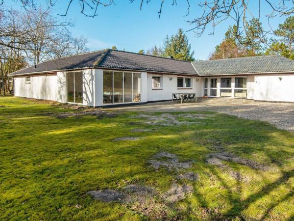 18 person holiday home in Rømø