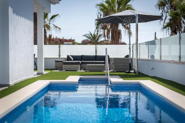 Luxurious VILLA - 300M2 - private HEATED pool - garage - WiFi