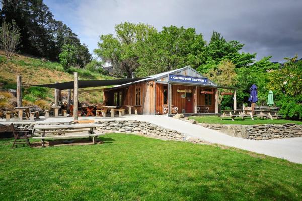 Gibbston Boathouse with Outdoor Bath