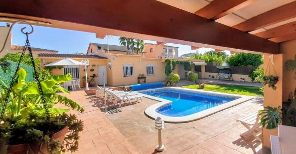 Chalet vacacional con piscina privada y barbacoa, Забронировать Шале Таррагона 