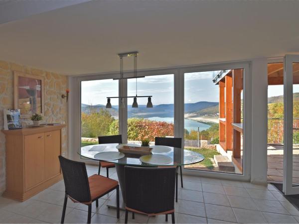 Mediterranean-style Flat With Wood Stove, Terrace and a Terrific View of the Edersee dam