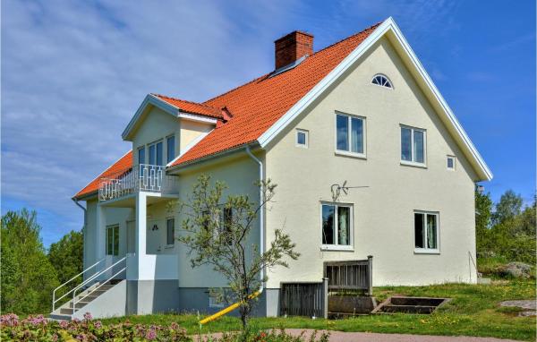 4 Bedroom Stunning Home In Mariannelund, Забронировать Дом для отпуска Коттеджи Марианнелунд, Коттедж