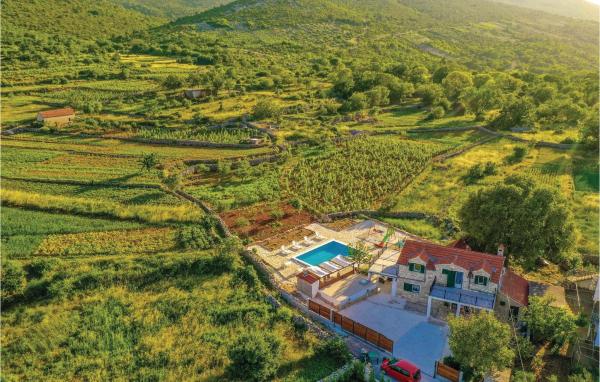Two-Bedroom Holiday Home In Ljubitovica, Забронировать Дом для отпуска Ljubitovica Сплитско-Далматинская жупания