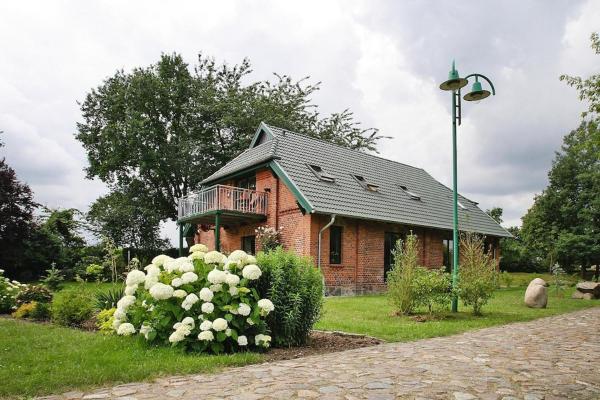 Country House by Lake Dummer With Rowing Boat