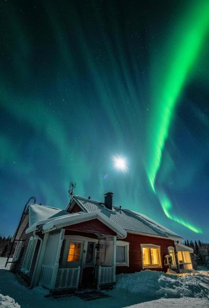 Hommala Riverside Lodge with Terrace, Sauna & Auroras near Rovaniemi, Забронировать Лодж Raiskio Лапландия