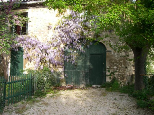 Maison charmante avec terrasse et jardin à Noves, Забронировать Дом для отпуска Нов Буш-дю-Рон