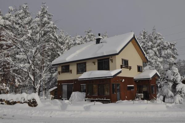 Pop Inn Hakuba, Забронировать Дом для отпуска Хакуба Горнолыжный курорт Хакуба