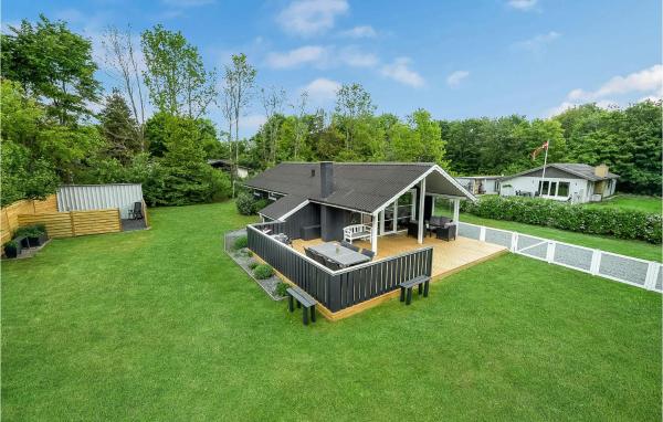 Three-Bedroom Holiday Home In Toftlund, Забронировать Дом для отпуска Коттеджи Sønderjylland, Коттедж