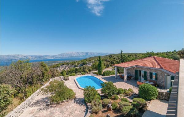 Amazing Home in Praznica With 4 Bedrooms, Wifi and Outdoor Swimming Pool