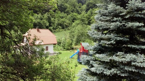 Cottage Forest Stream, Забронировать Дом для отпуска Отели Високо с парковкой, Парковка