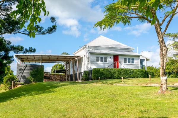 Thirlestane Farm Cottage & Barn, Забронировать Фермерский дом Курой Noosa Hinterland