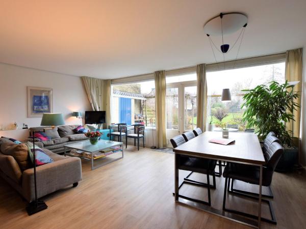 Terrace Apartment with Lush Garden, Забронировать Дом для отпуска Ворбург Южная Голландия