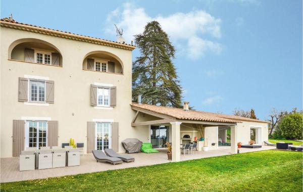 Awesome Home In La Gaude With Kitchen, Забронировать Дом для отпуска Ла-Год Приморские Альпы