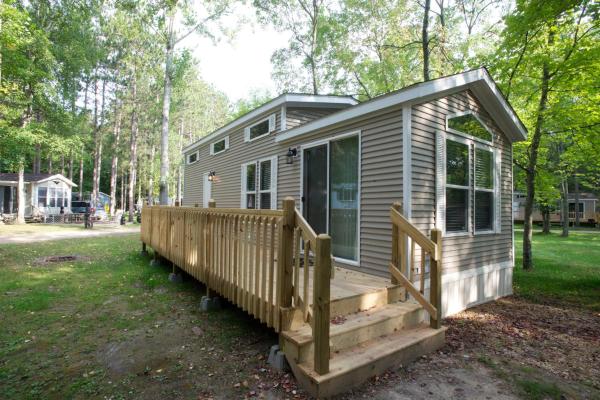 Yukon Trails Camping Resort, Забронировать Кемпинг Линдон-Стейшн Висконсин