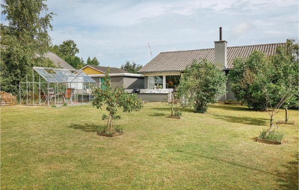 Two-Bedroom Holiday Home In Nexo, Забронировать Дом для отпуска Нексё Борнхольм