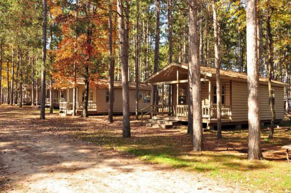 Yukon Trails Camping Resort, Забронировать Кемпинг Линдон-Стейшн Висконсин