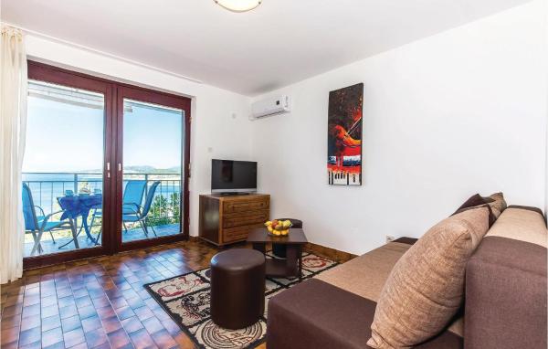 Awesome Home in Klenovica With Wifi and 2 Bedrooms