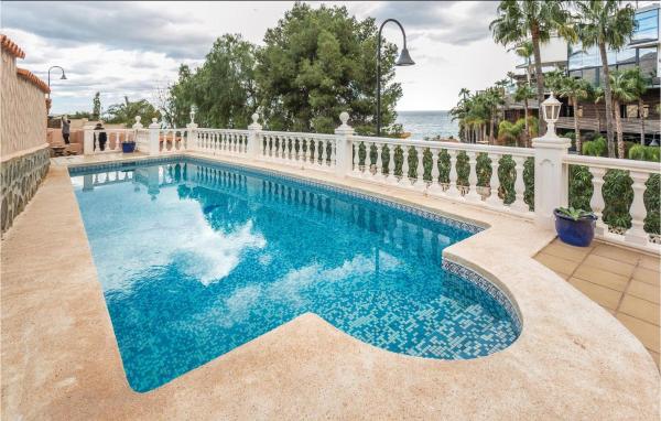 5 Bedroom Awesome Home In Altea, Забронировать Дом для отпуска Виллы Коста-Бланка, Вилла