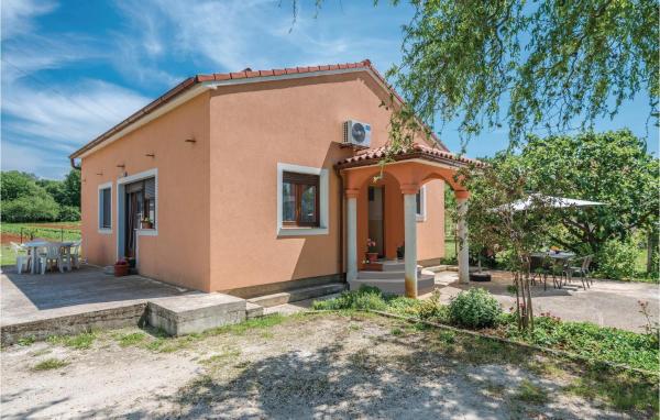 Beautiful Home in Pula With Wifi and 2 Bedrooms