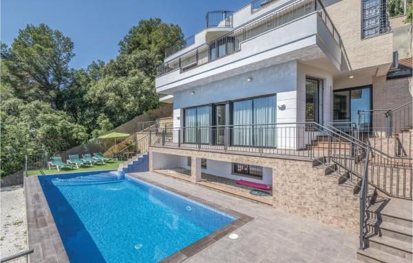 Nice Home In Santa Susanna With Kitchen, Забронировать Дом для отпуска Коттеджи Коста-дель-Маресме, Коттедж