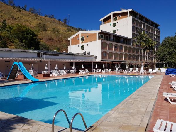Hotel Cavalinho Branco - Águas de Lindoia - Aptos 241 e 317, Забронировать Апарт-отель Отели Сан-Паулу с бассейном, Бассейн