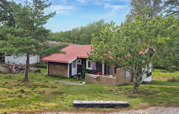 Four-Bedroom Holiday Home In Hjalteby, Забронировать Дом для отпуска  