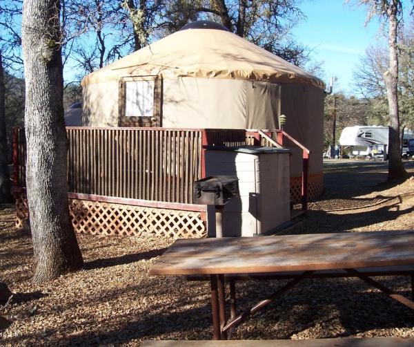 Lake of the Springs Camping Resort Yurt 2, Забронировать Комплекс для отдыха Орегон-Хаус Калифорния
