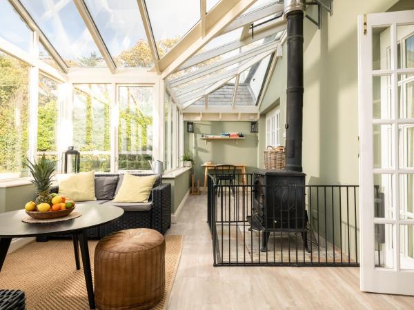 Danehurst Cottage, Забронировать Дом для отпуска Отели Котсуолда с парковкой, Парковка