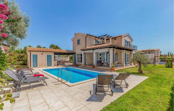 4 Bedroom Lovely Home In Fazana, Забронировать Дом для отпуска Коттеджи Pula Riviera, Коттедж
