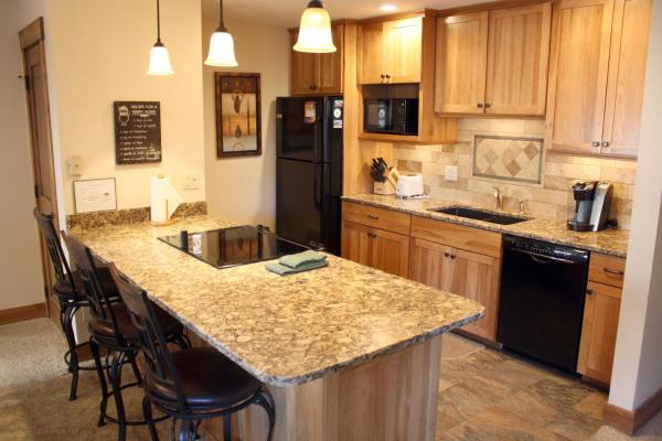 Park Place #C-104 - Walk to Town and the Lifts - Pool and Hot Tub Access, Забронировать Отель Брекенридж Горнолыжный курорт Вейл, рядом с Гондольный подъемник Брек-Коннект