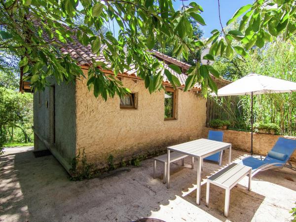 Cottage in Bourgnac with Whirlpool, Забронировать Дом для отпуска Бурньяк White Perigord
