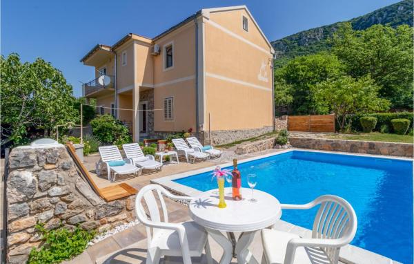 Cozy Home In Grizane With Kitchen, Забронировать Дом для отпуска Отели Грижан с бассейном, Бассейн